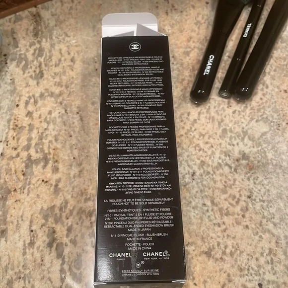 NWT Chanel Les Pinceaux De Chanel light green leather case with three brushes - Picture 11 of 16